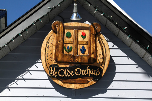 Image of Ye Olde Orchard Pub & Grill service in Saint-Sauveur, Quebec, Canada