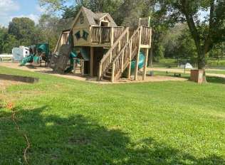 Image of Yellow Smoke Park Campgrounds park in Denison, Texas, United States Image of Yellow Smoke Park Campgrounds park in denison, texas, united-states