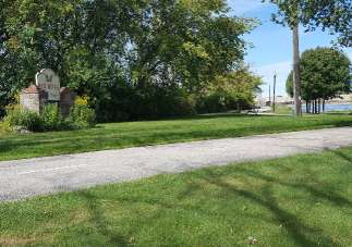 Image of Fox River Bike Trail park in Green Bay, Wisconsin, United States Image of Fox River Bike Trail park in green-bay, wisconsin, united-states