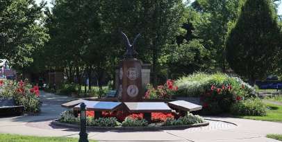 Image of Veterans Memorial Park park in South Holland, Illinois, United States Image of Veterans Memorial Park park in south-holland, illinois, united-states