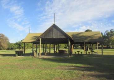 Image of T H Westfield Reserve Dog Off Leash Area park in Fairfield, Victoria, Australia Image of T H Westfield Reserve Dog Off Leash Area park in fairfield, victoria, australia